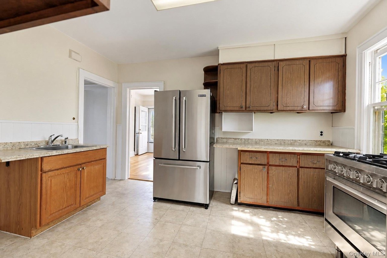 123 Wallace St - Photo 7 of 14