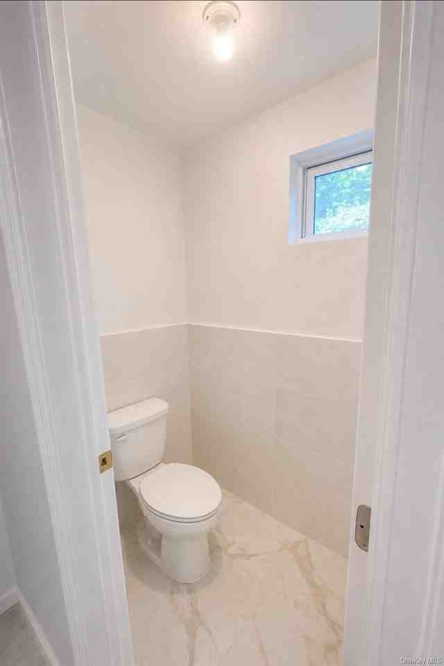 60 Schneider Ave - Photo 4 of 20