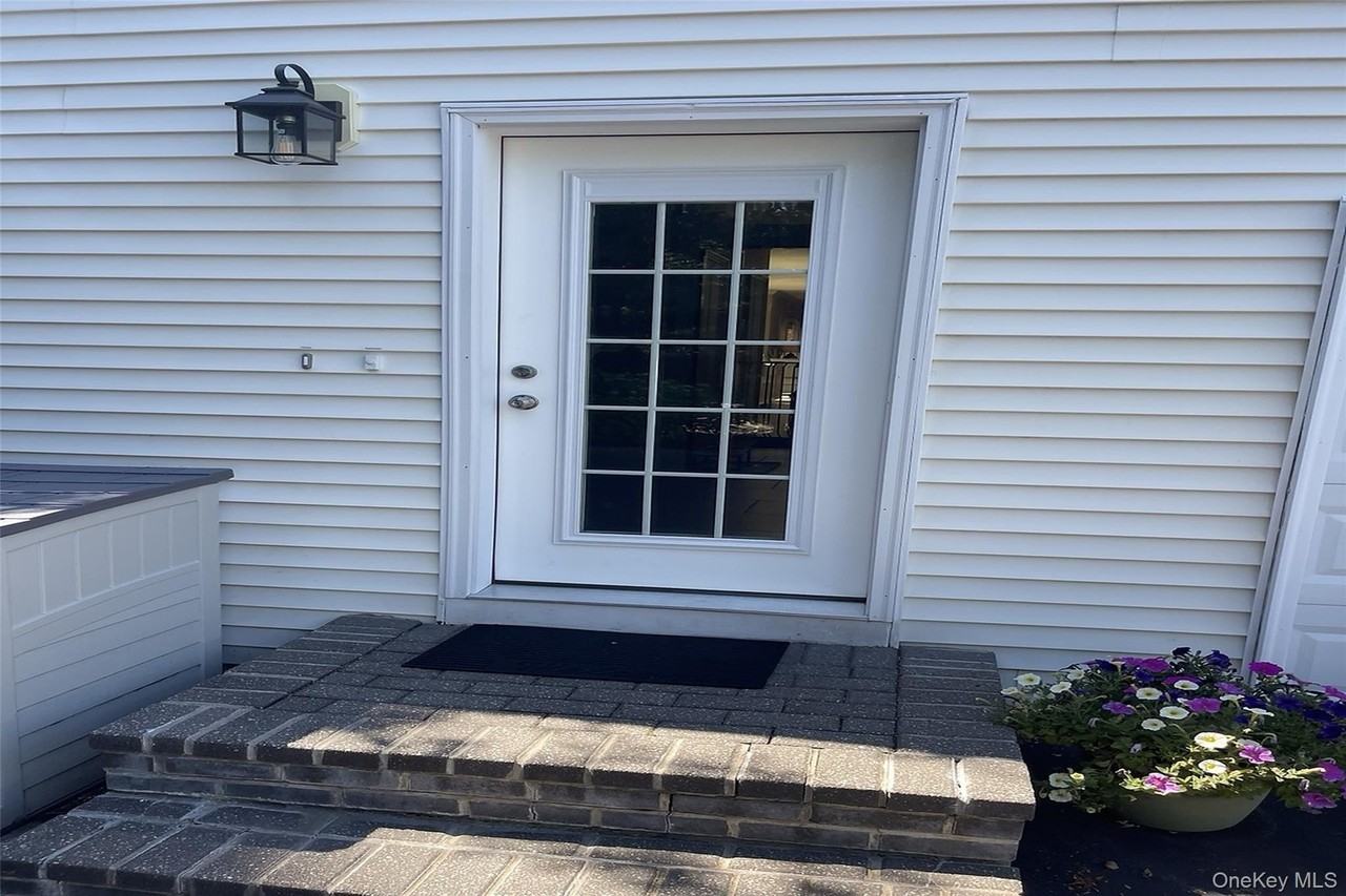 17 Cobbler Ln - Photo 2 of 12
