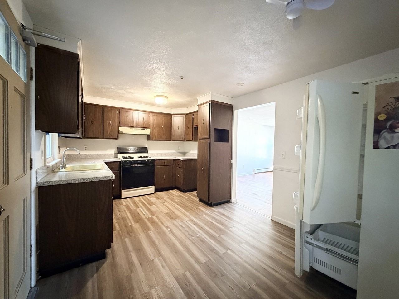 2 Filbert St #4 - Photo 3 of 13