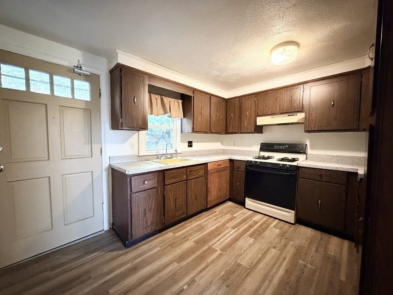 2 Filbert St #4 - Photo 5 of 13