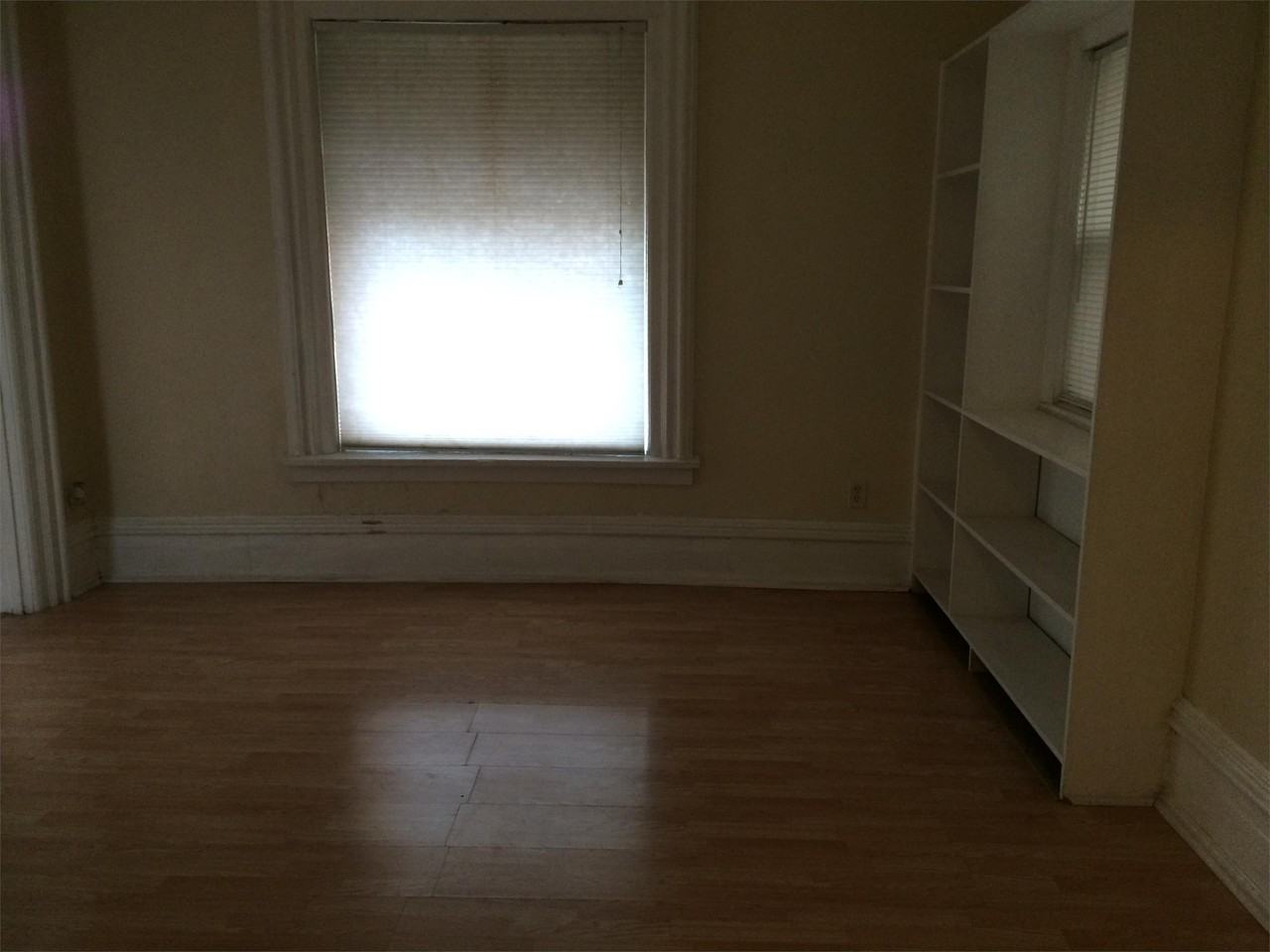 627 E 4th St #627 - Photo 3 of 7