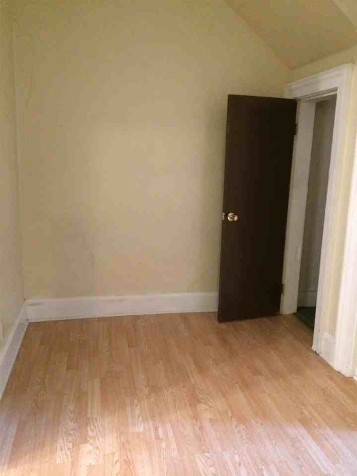627 E 4th St #627 - Photo 4 of 7