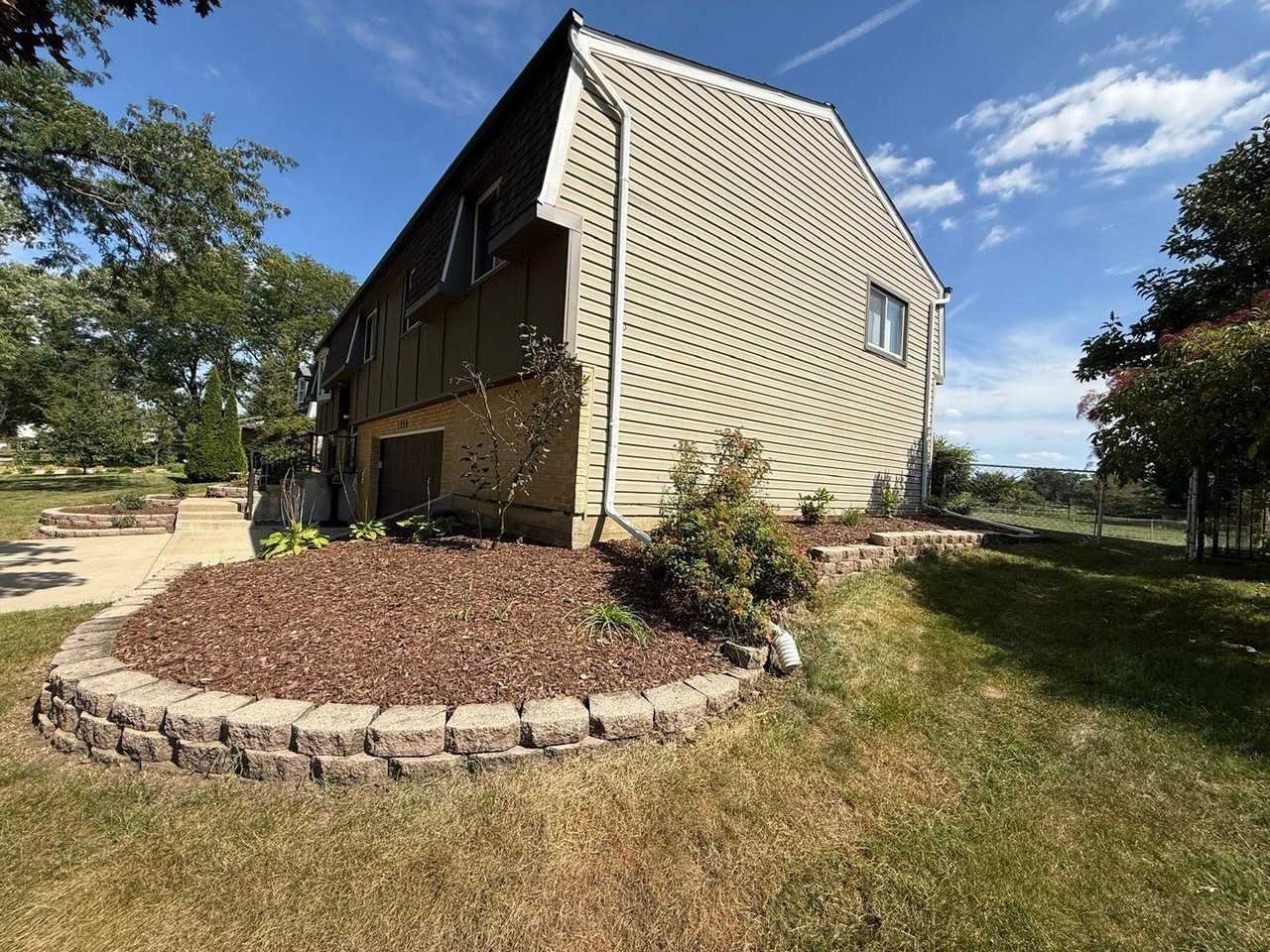 1230 Durham Dr - Photo 2 of 29