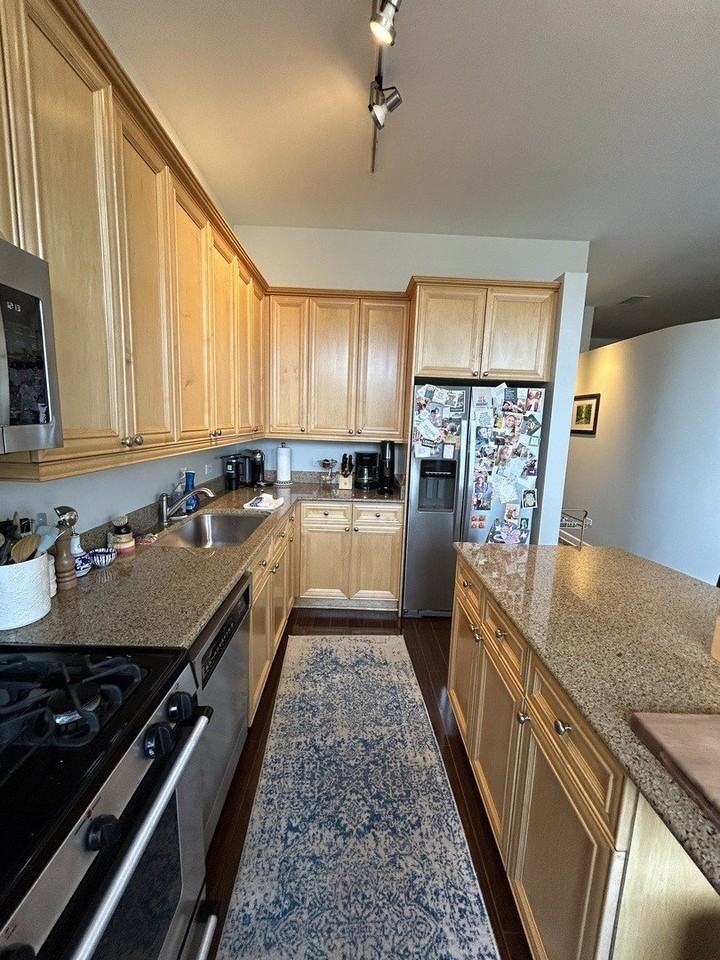 15 S Throop St #506 - Photo 3 of 10