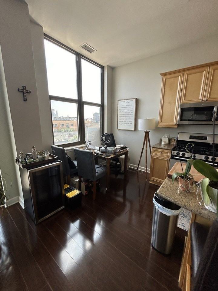 15 S Throop St #506 - Photo 4 of 10