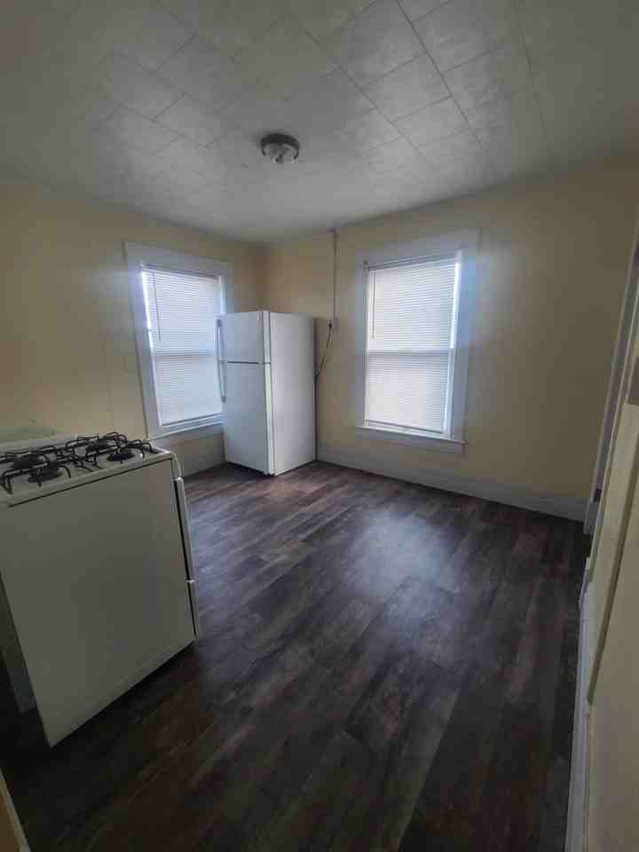 731 West 3rd Street - 733 1/2 #733-1-2 - Photo 2 of 7