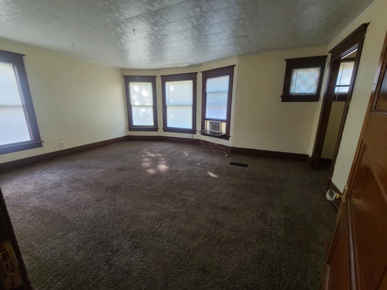731 West 3rd Street - 733 1/2 #733-1-2 - Photo 4 of 7