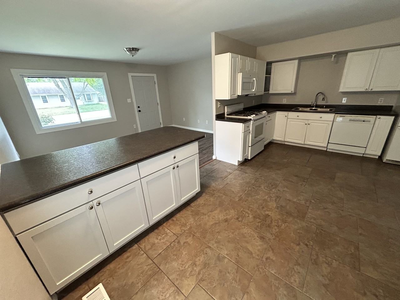 2803 Willowpark Dr #1 - Photo 6 of 15