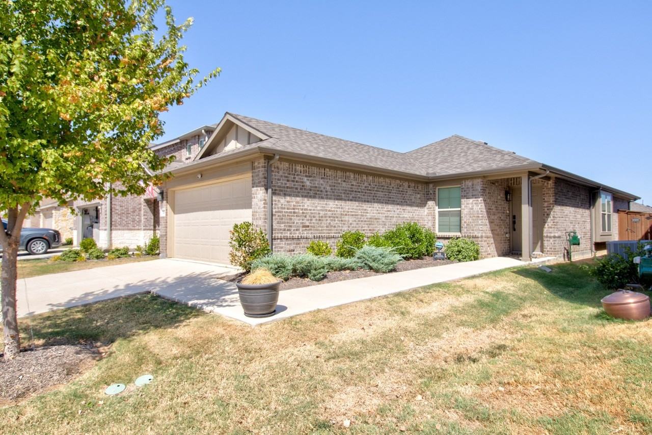 14165 Calderwood St - Photo 4 of 25