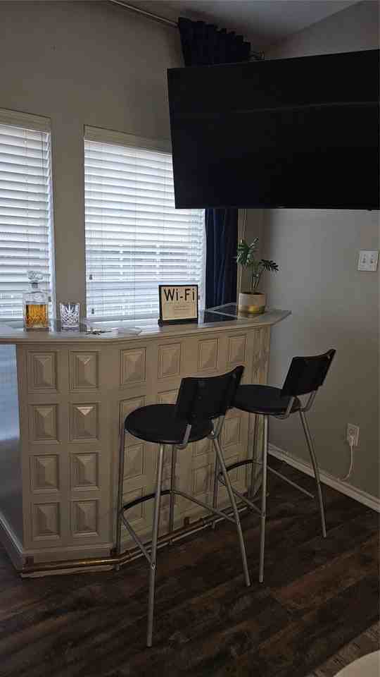 8799 Holly St - Photo 5 of 29