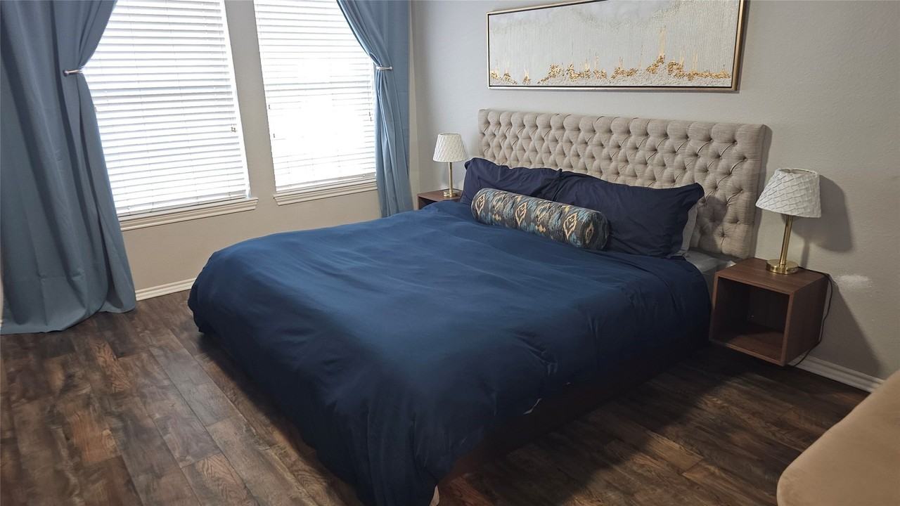 8799 Holly St - Photo 6 of 29