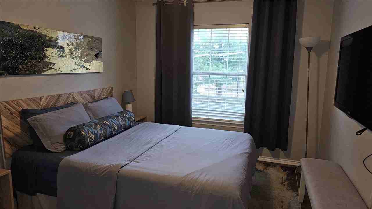 8799 Holly St - Photo 7 of 29