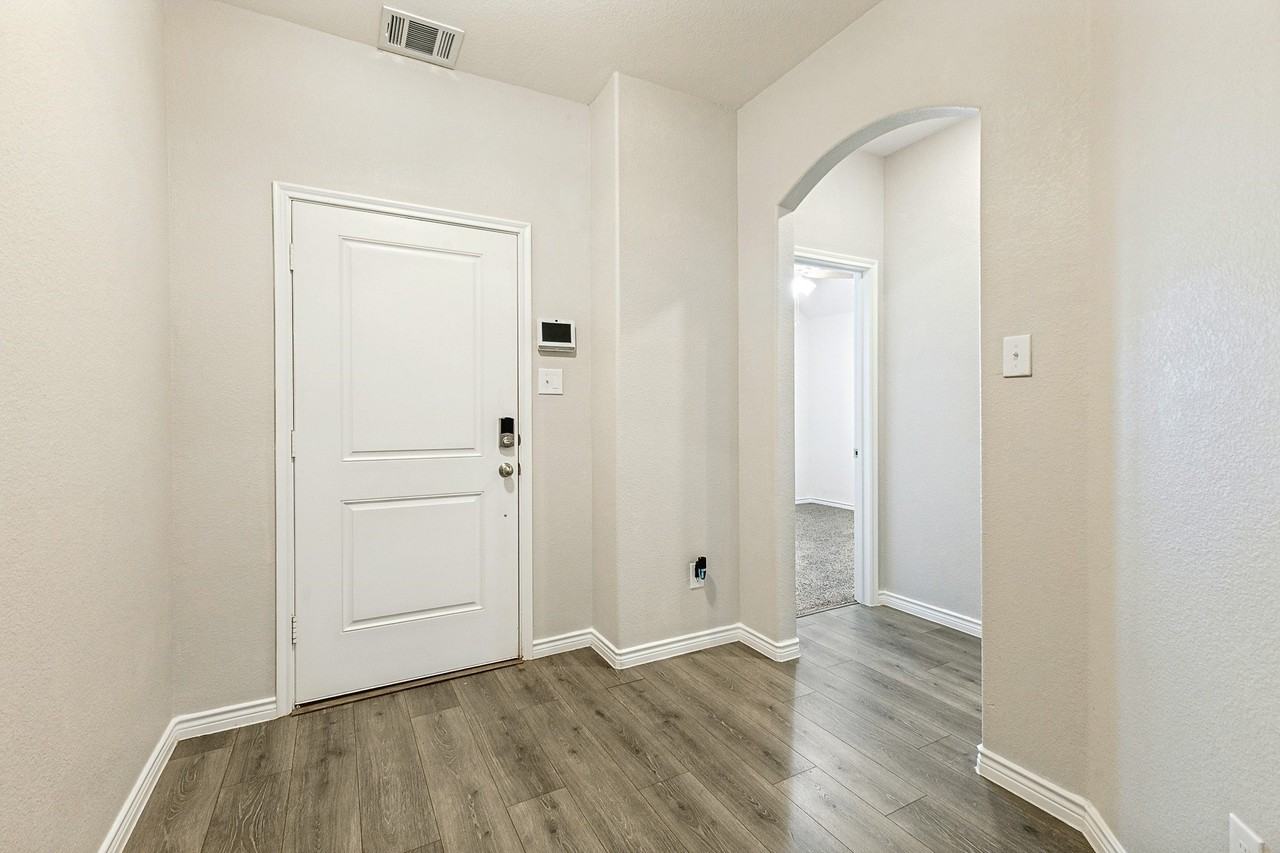 314 Gatecrest Dr - Photo 4 of 38