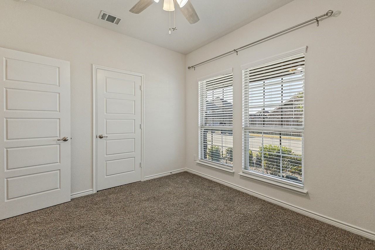 314 Gatecrest Dr - Photo 5 of 38