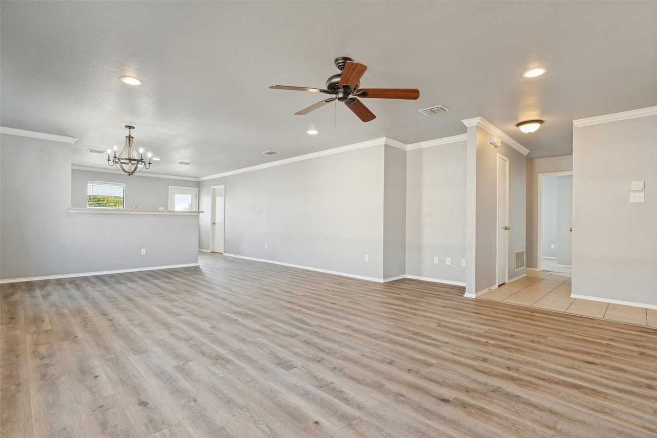 409 Bonnie Ct - Photo 3 of 20