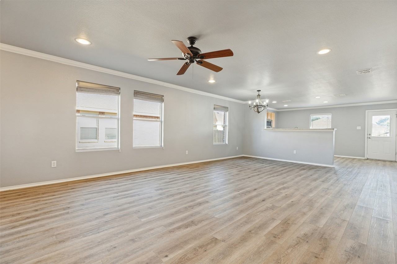 409 Bonnie Ct - Photo 4 of 20
