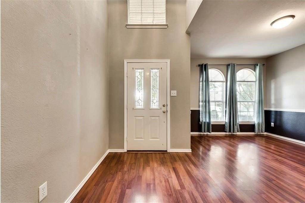 313 Londonderry Ln - Photo 3 of 26
