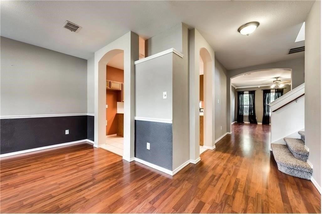 313 Londonderry Ln - Photo 4 of 26