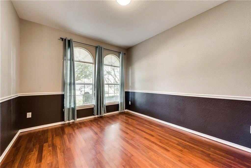 313 Londonderry Ln - Photo 5 of 26