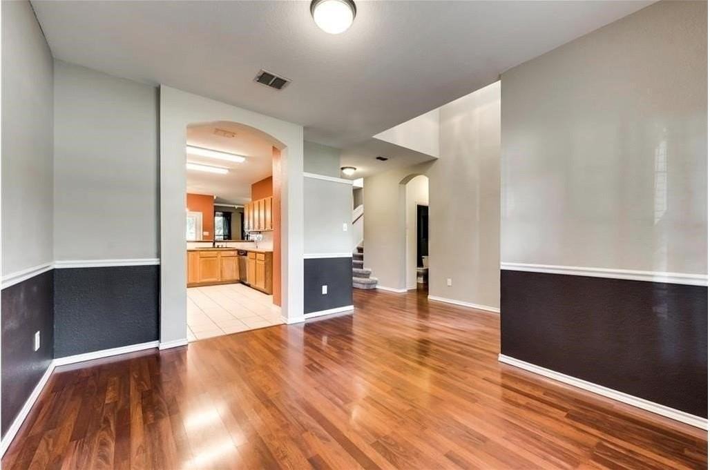 313 Londonderry Ln - Photo 6 of 26