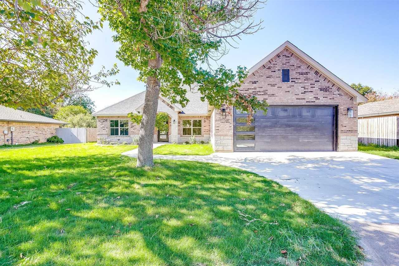 908 Meadowlark Ln - Photo 2 of 40
