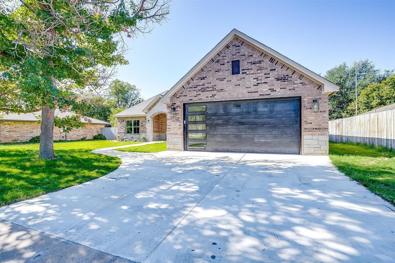 908 Meadowlark Ln - Photo 3 of 40