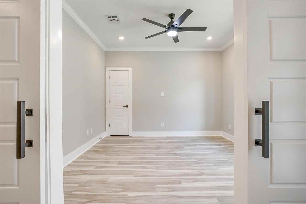 908 Meadowlark Ln - Photo 6 of 40