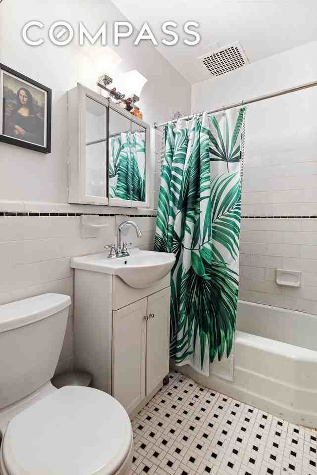 304 W 10th St #5C - Photo 5 of 9