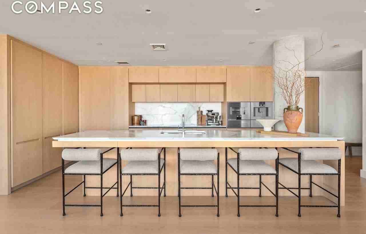 110 N 1st St #PHB - Photo 2 of 22