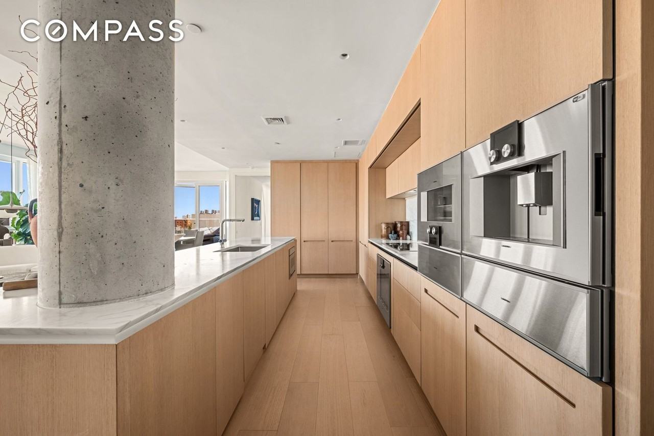 110 N 1st St #PHB - Photo 3 of 22