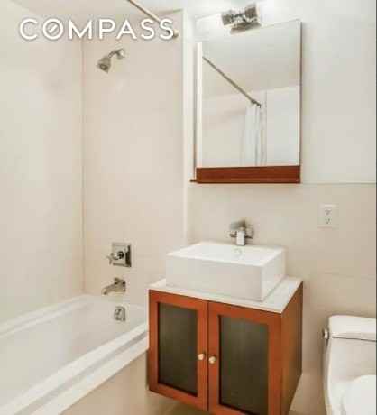 302 2nd St #3F - Photo 3 of 8