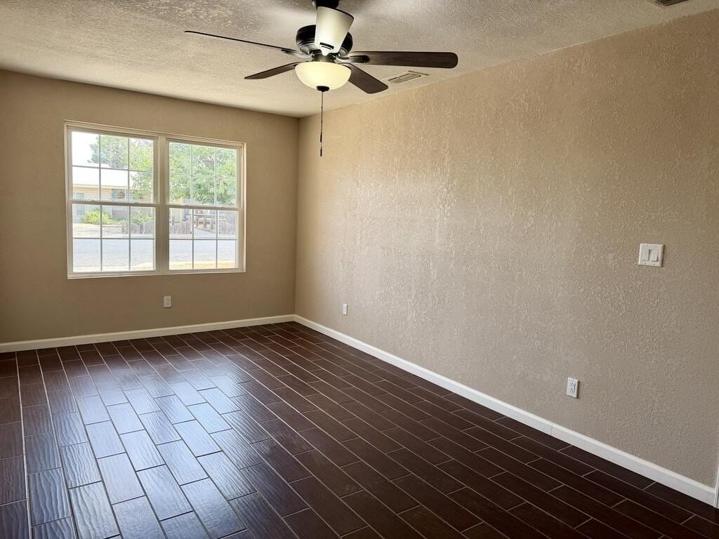 515 Overton Ave - Photo 3 of 17