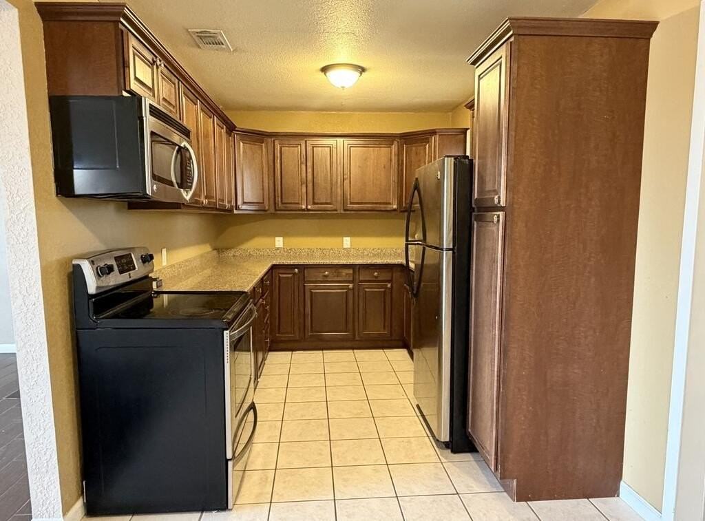 515 Overton Ave - Photo 4 of 17