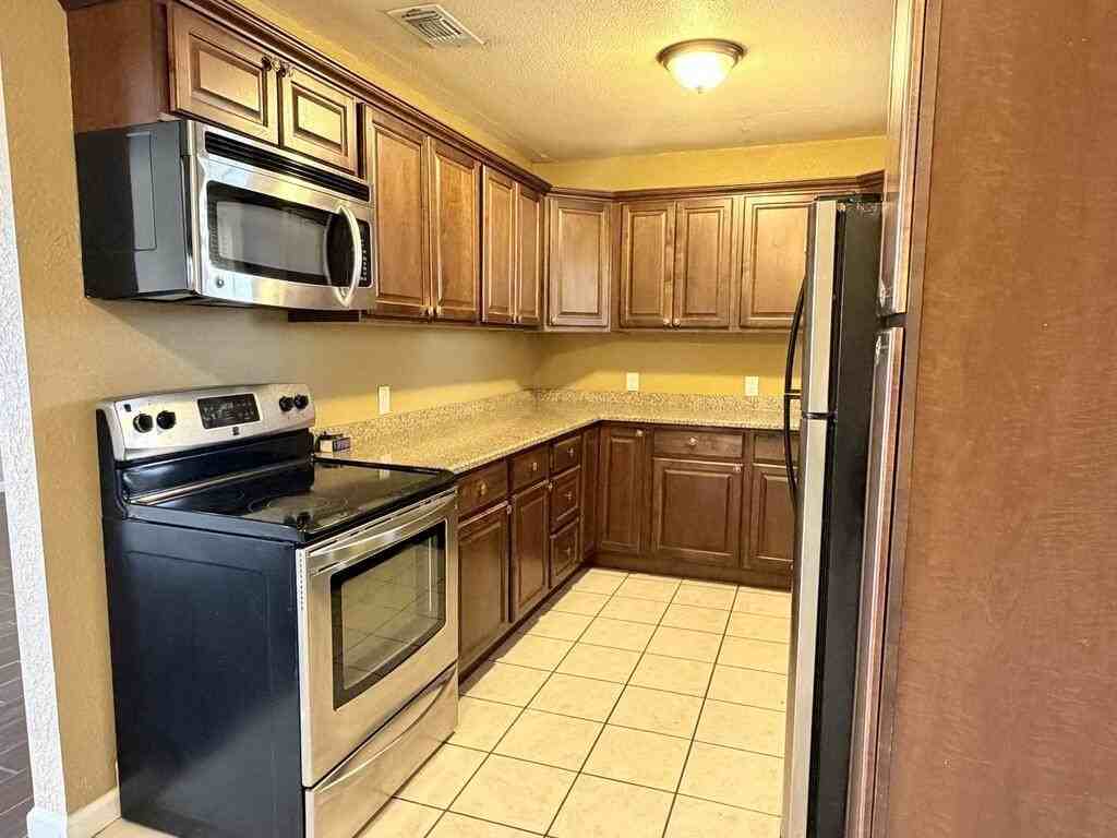 515 Overton Ave - Photo 6 of 17