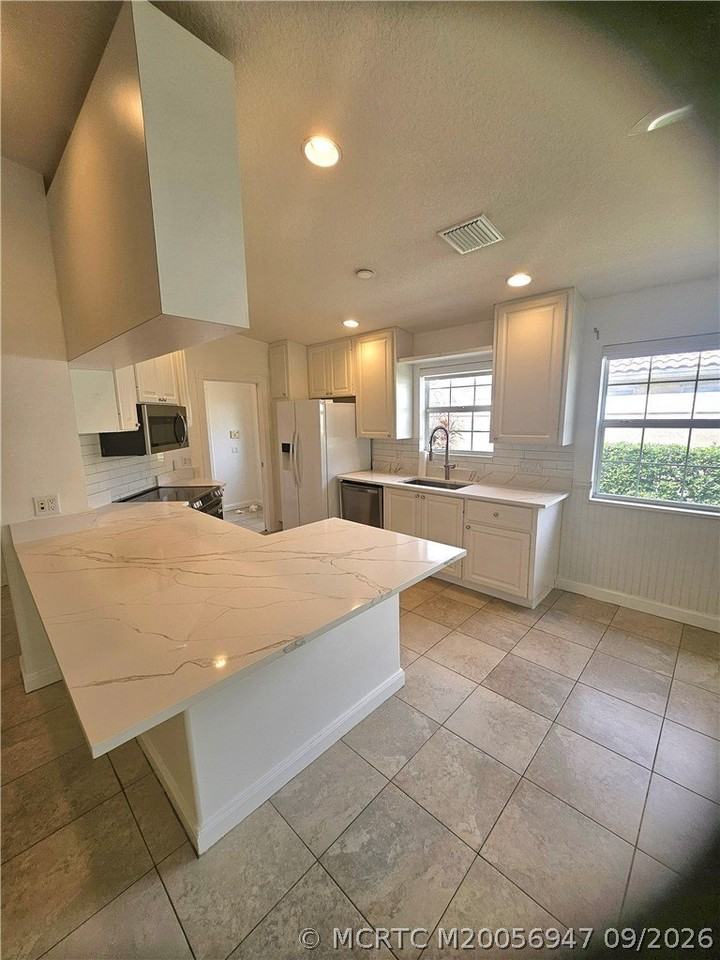 11208 Sw Pembroke Dr - Photo 2 of 44