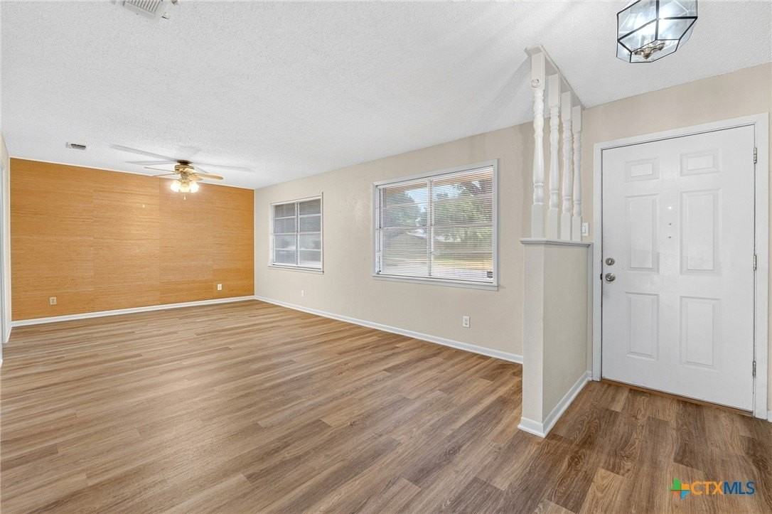 506 Arapaho Dr - Photo 2 of 14