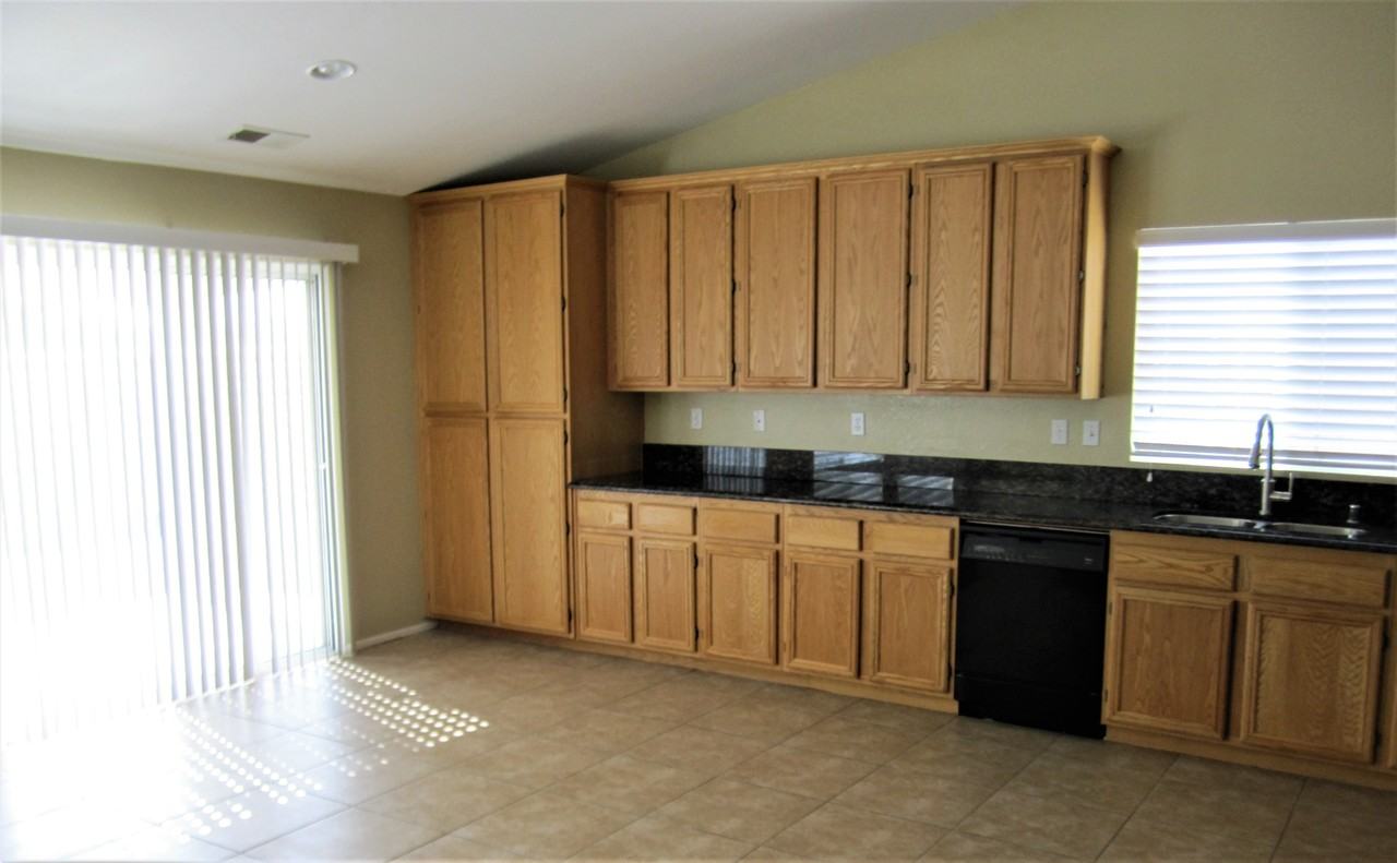 25623 Mountain Springs St - Photo 5 of 6