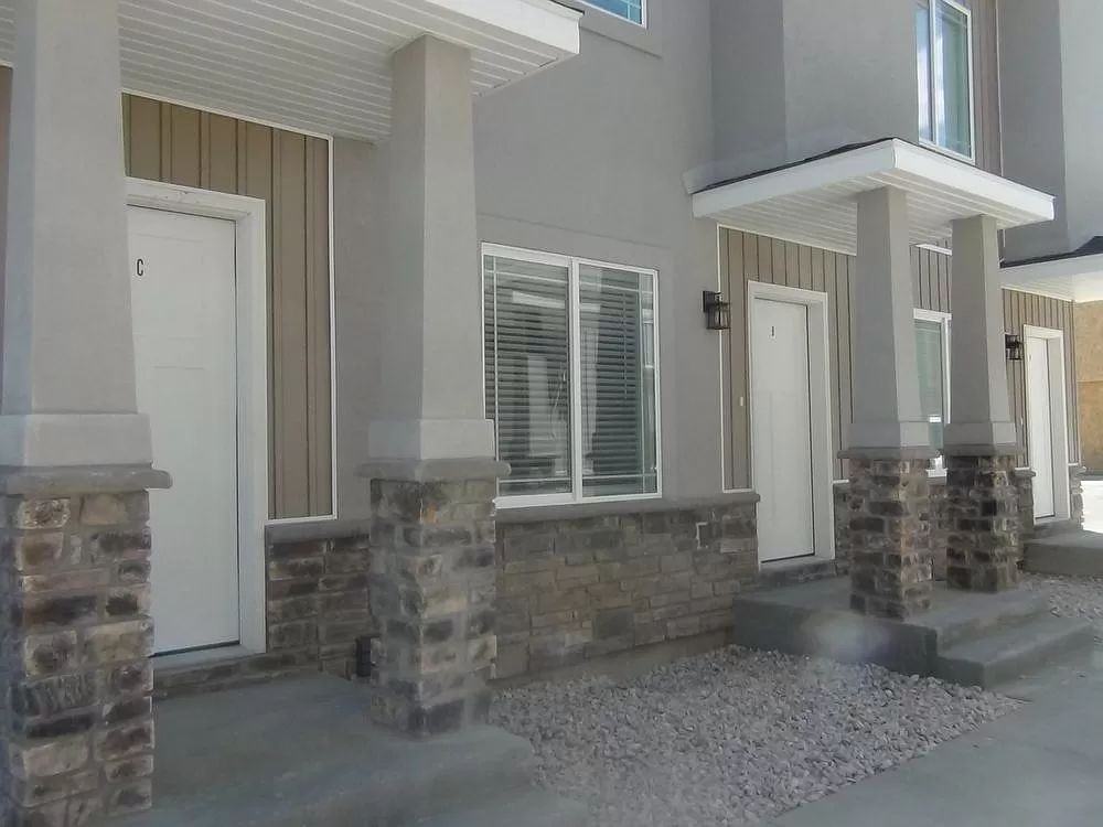 714 S Saturn Ave #B - Photo 2 of 23