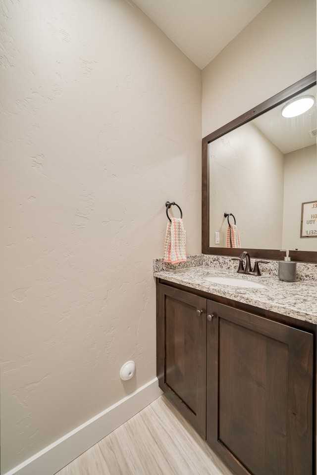 714 S Saturn Ave #B - Photo 6 of 23