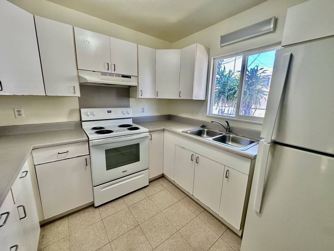 2205 Fern St - Photo 3 of 10