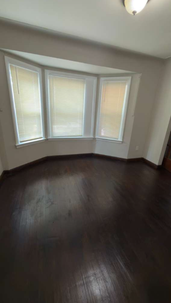 8276 Sussex St - Photo 3 of 12
