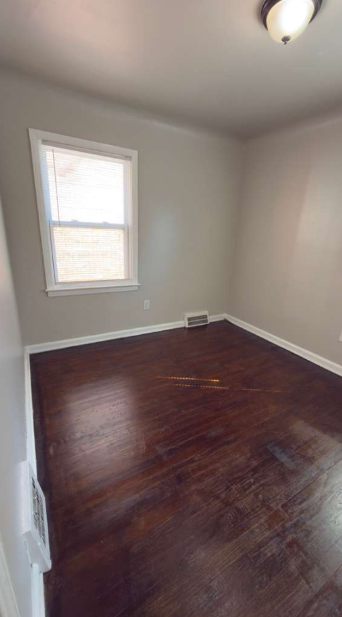 8276 Sussex St - Photo 5 of 12