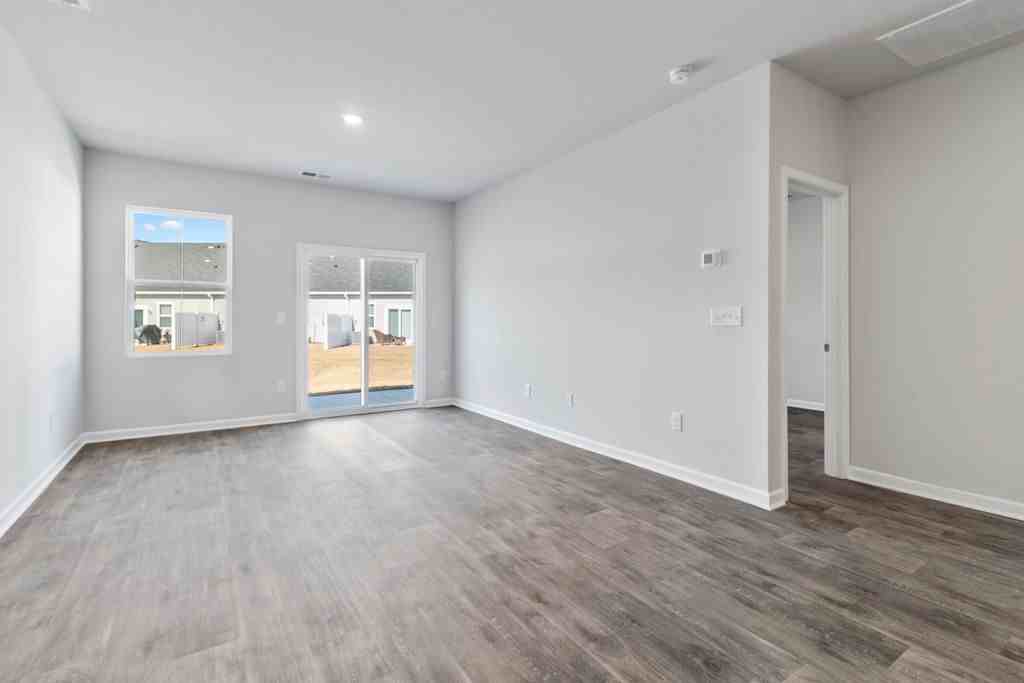 173 Hoffman Park Dr - Photo 4 of 16