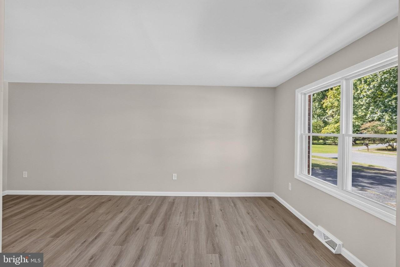 5 Firethorn Ct - Photo 7 of 46