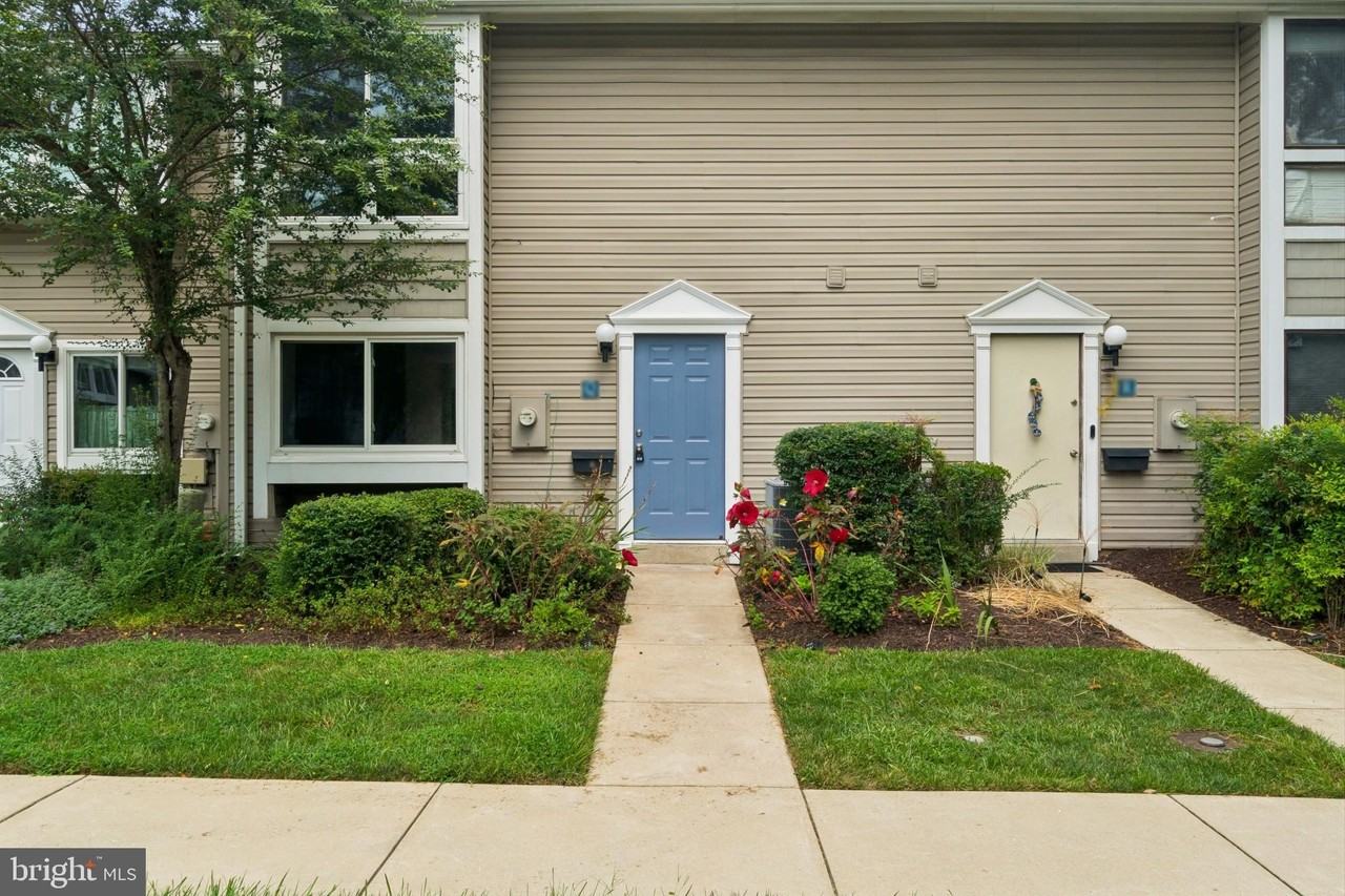 290 Hilltop Ln #Q - Photo 2 of 25