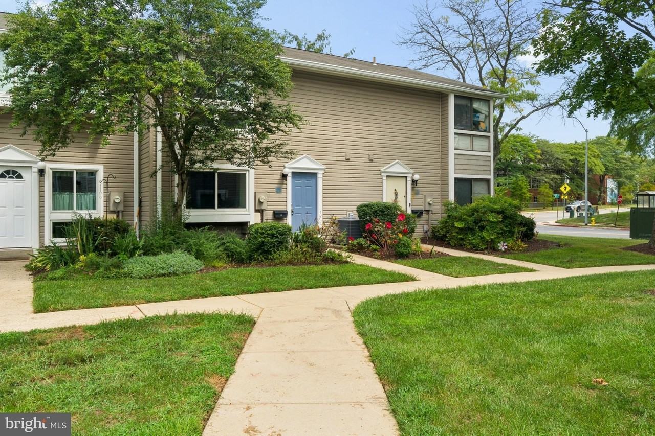290 Hilltop Ln #Q - Photo 4 of 25