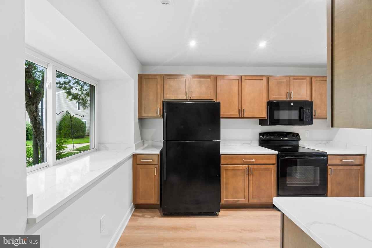 290 Hilltop Ln #Q - Photo 6 of 25