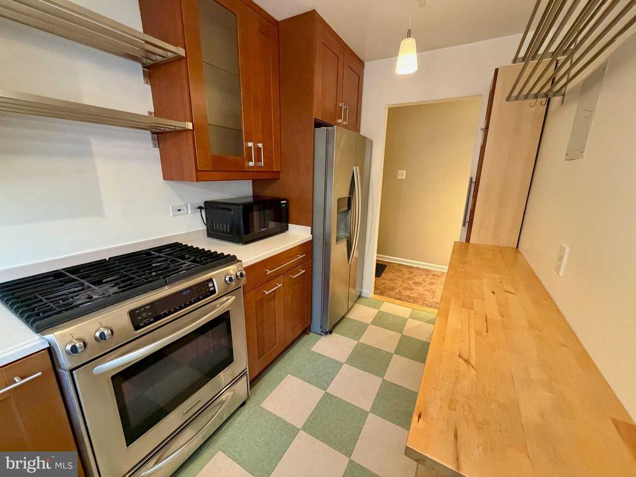 10506 Weymouth St #204 - Photo 3 of 16