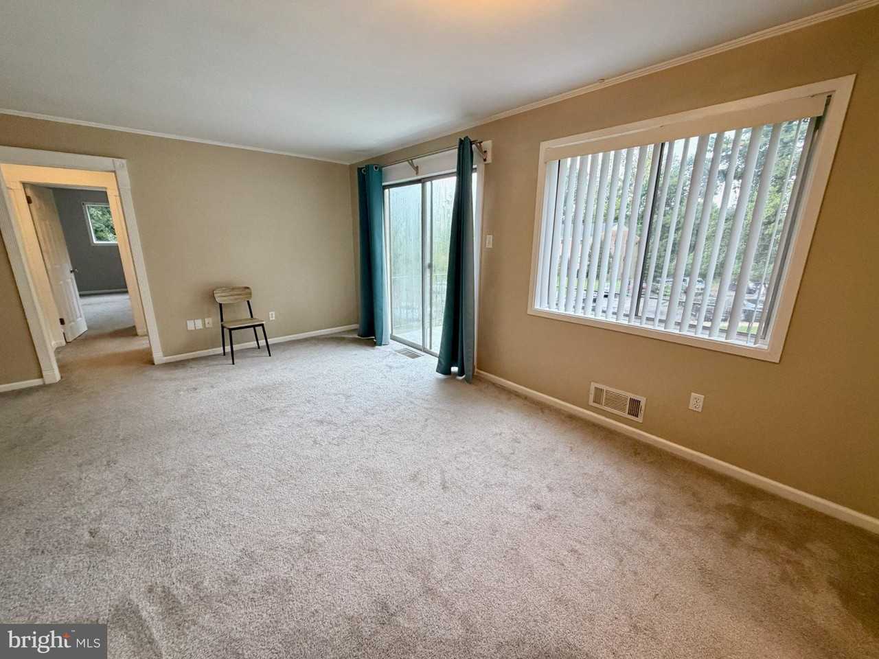 10506 Weymouth St #204 - Photo 4 of 16